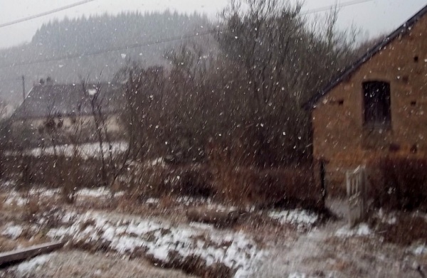 Photo Roussillon-en-Morvan - Le manteau blanc a Mizieux