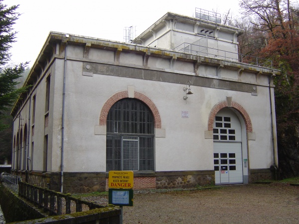Photo Roussillon-en-Morvan - L'usine hydro-électrique le la Canche autrefois propriété de la Grosne