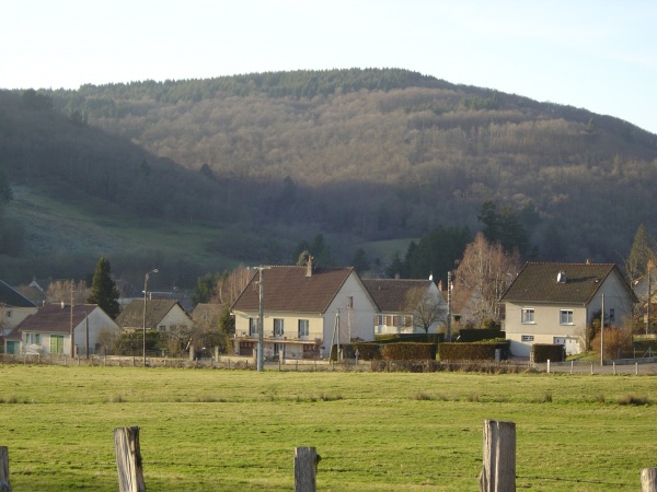 Photo Lucenay-l'Évêque - LUCENAY l'EVÊQUE, lotissement tout près de la Gendarmerie