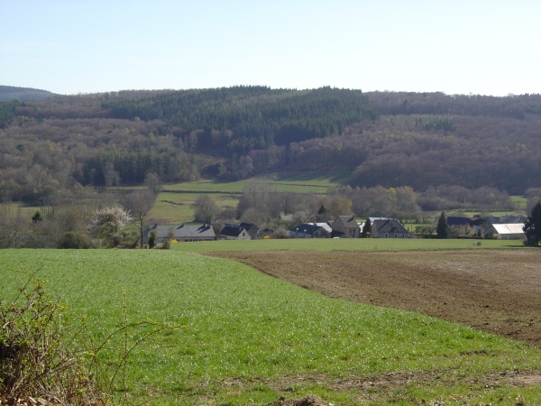 Photo Roussillon-en-Morvan - Quelques maisons du POMMOY