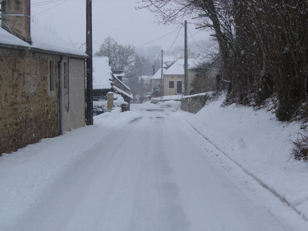 Photo Roussillon-en-Morvan - Le POMMOY sous la neige