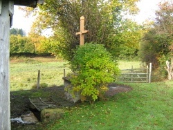 Photo paysage et monuments, Roussillon-en-Morvan - La Fontaine Saint-Jean et son lavoir de Roussillon-en-Morvan