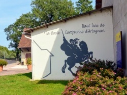 Photo paysage et monuments, Sainte-Croix - Sainte-Croix-en-Bresse. 71. Hommage à madame D'Artagnan d2