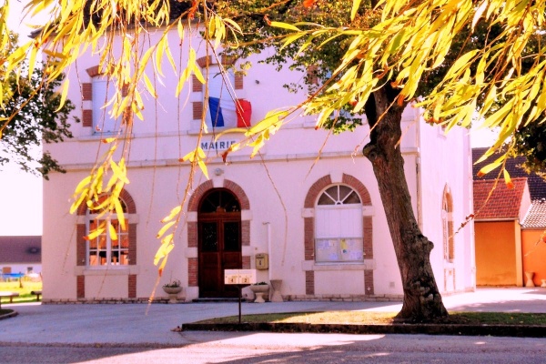 Photo Saint-Didier-en-Bresse - Mairie de Saint-Didier en Bresse.71.