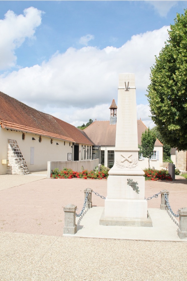 Photo Saint-Léger-sur-Dheune - le monument aux morts