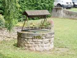 Photo paysage et monuments, Saint-Pierre-de-Varennes - le puits