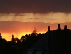 Photo paysage et monuments, La Chartre-sur-le-Loir - Levé de soleil pluvieux