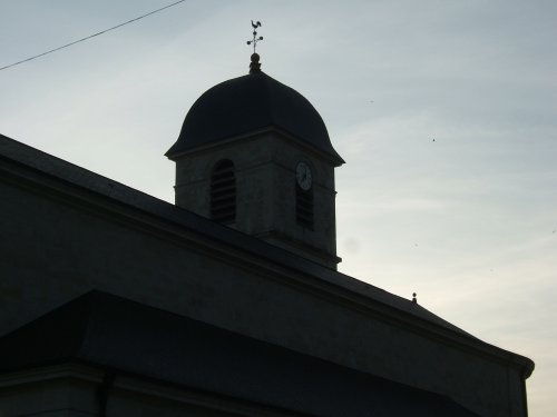 Photo La Chartre-sur-le-Loir - Contre jour de l'église