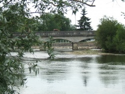 Photo paysage et monuments, La Chartre-sur-le-Loir - Pont sur le Loir rue de la Madeleine