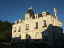 Photo paysage et monuments, La Chartre-sur-le-Loir - Mairie de la Chartre sur le Loir