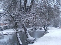 Photo paysage et monuments, La Chartre-sur-le-Loir - Un des petits bras du Loir sous la neige