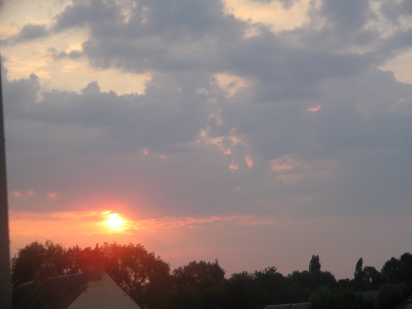 Photo La Chartre-sur-le-Loir - levé de soleil  sur la rue Gervais Chevallier