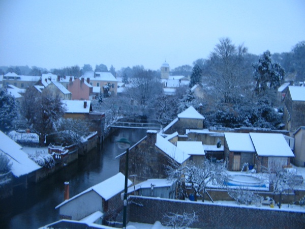 Photo La Chartre-sur-le-Loir - Manteau neigeux sur la Chartre sur le Loir