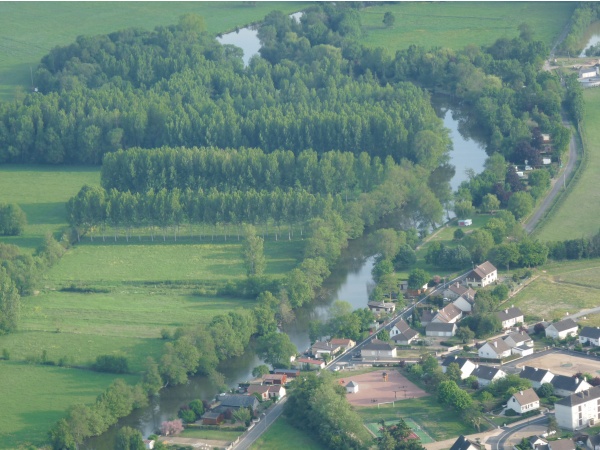 Photo Ruillé-sur-Loir - en prenant un peu de hauteur ... pour faire une photo du camping des Chaintres !