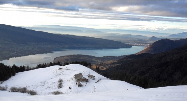Photo Montmin - Le lac d'Annecy et le chalet de l'Aup