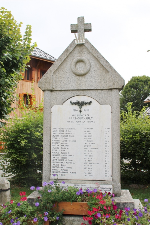 Photo Praz-sur-Arly - le monument aux morts