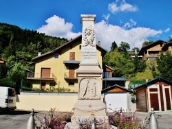 Photo paysage et monuments, Verchaix - Monument-aux-Morts