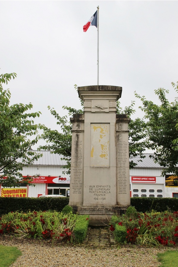 Photo Luneray - le monument aux morts