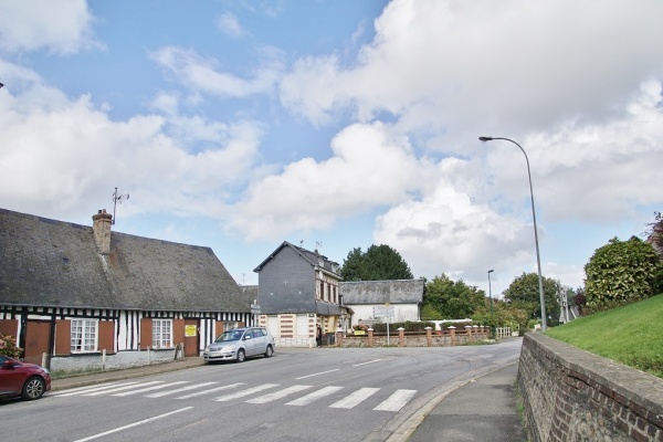 Photo Manneville-la-Goupil - le village