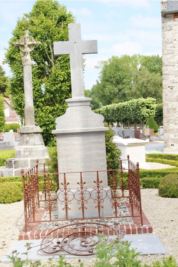 Photo Saint-Martin-en-Campagne - Monuments Aux Morts