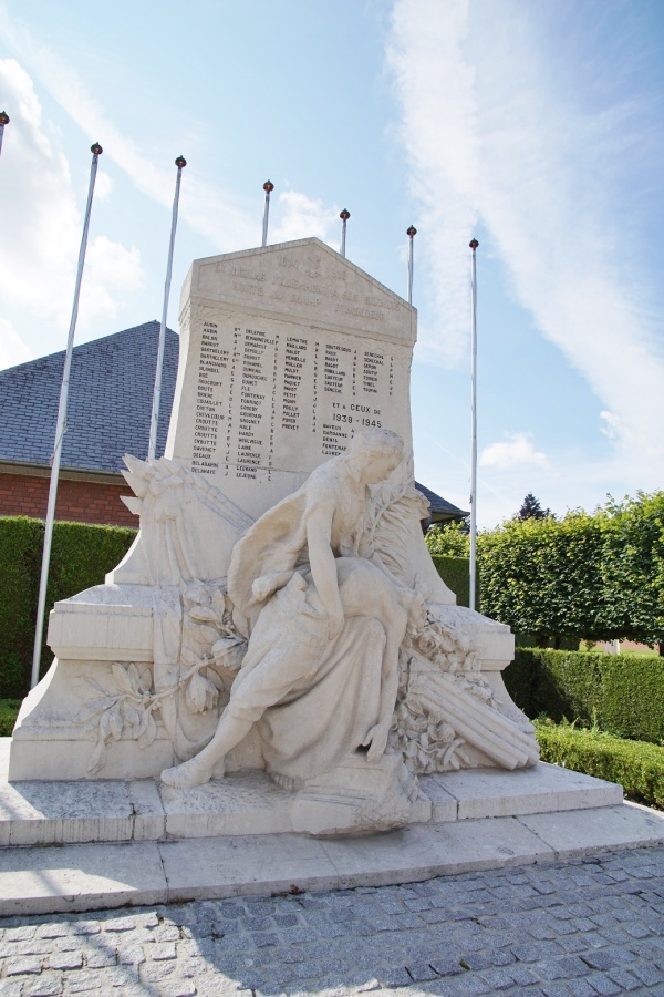 Photo Saint-Nicolas-d'Aliermont - Monuments Aux Morts