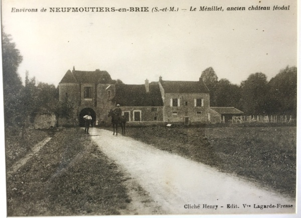 Photo Les Chapelles-Bourbon - Mr Louis André Boucheron a cheval devant le château du Ménillet 1936/37
