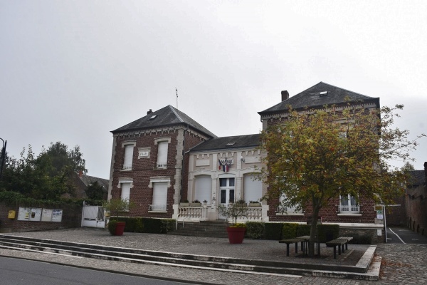 Photo Croix-Moligneaux - la mairie