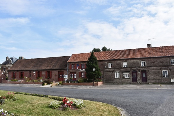 Photo Estrées-lès-Crécy - le village