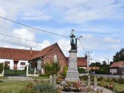 Photo paysage et monuments, Estrées-lès-Crécy - le monument aux morts