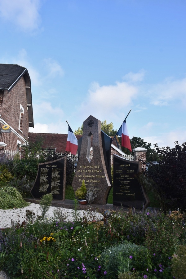 Photo Étricourt-Manancourt - le monument aux morts
