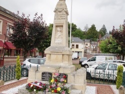 Photo paysage et monuments, Poix-de-Picardie - le monument aux morts