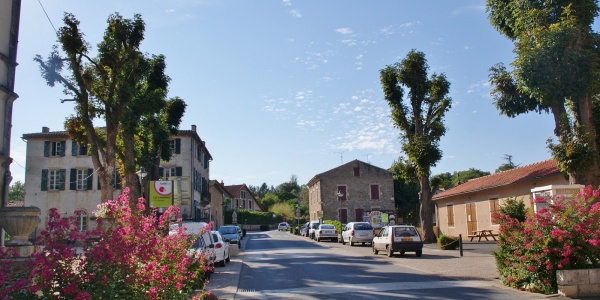 Photo Les Cabannes - Rue du Village