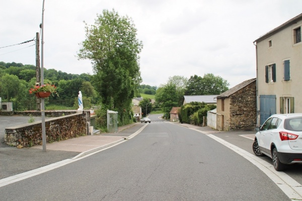 Photo Castelnau-de-Brassac - le village