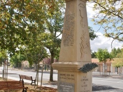 Photo paysage et monuments, Le Garric - le monument aux morts