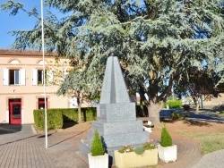 Photo paysage et monuments, Lagrave - le monument