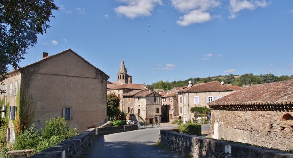 Le Village