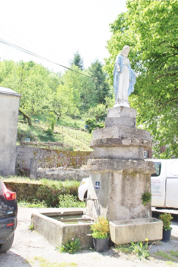 Photo Murat-sur-Vèbre - la fontaine
