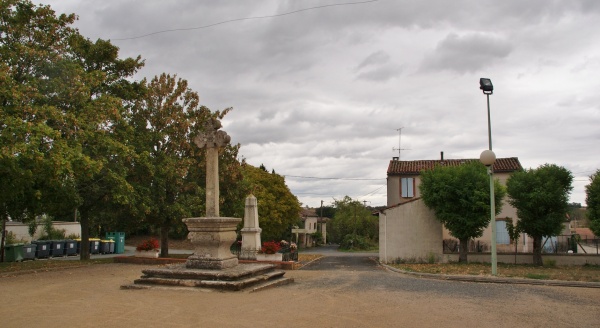 Photo Poulan-Pouzols - Pouzols ( Place de L'église )