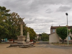 Photo paysage et monuments, Poulan-Pouzols - Pouzols ( Place de L'église )