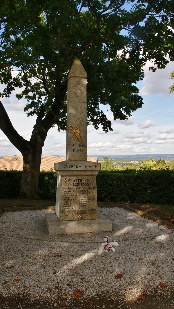 Photo Saint-Affrique-les-Montagnes - le monument aux morts