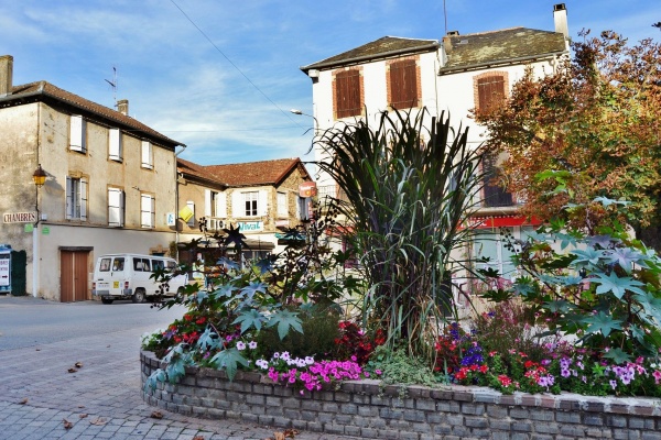 Photo Trébas - Le Village