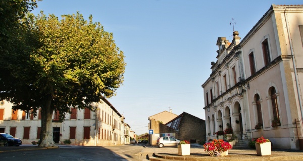 Photo Vielmur-sur-Agout - Place de la Mairie