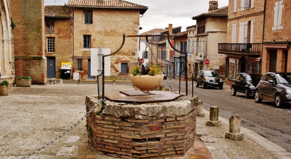 Photo Beaumont-de-Lomagne - le puits