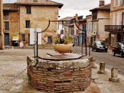 Photo paysage et monuments, Beaumont-de-Lomagne - le puits
