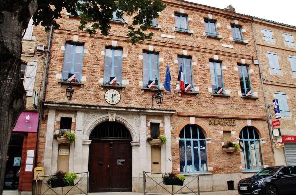 Photo Beaumont-de-Lomagne - la mairie