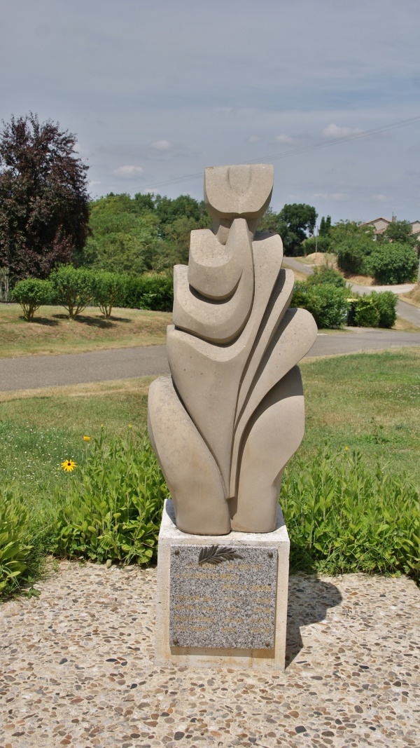 Photo Montaïn - la statue