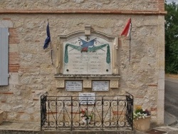 Photo paysage et monuments, Saint-Jean-du-Bouzet - le monument aux morts