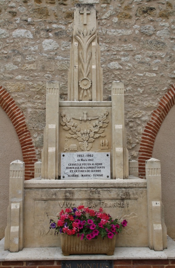 Photo Saint-Michel - le monument aux morts