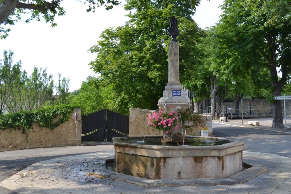 Photo Artignosc-sur-Verdon - la fontaine