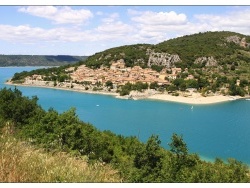 Photo paysage et monuments, Bauduen - Bauduen et le bleu du Lac de Ste Croix.